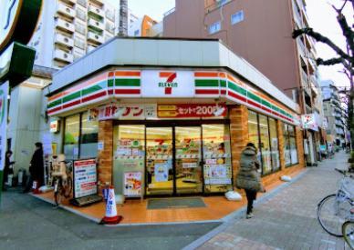 コンビニ　セブン-イレブン 台東下谷３丁目店（コンビニ）まで220m