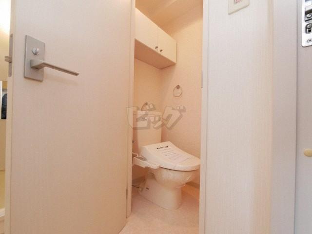 トイレ　嬉しいウォシュレット付きのトイレ！便座温かいですよ♪