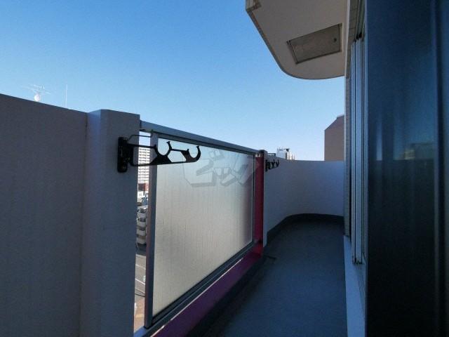 バルコニー　嬉しいバルコニー付き！夏季の洗濯物干しに♪