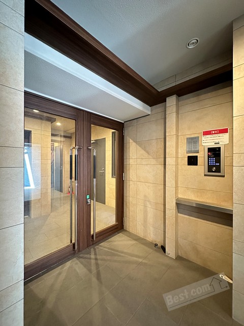 エントランス　オートロック付きで部外者シャットアウト♪