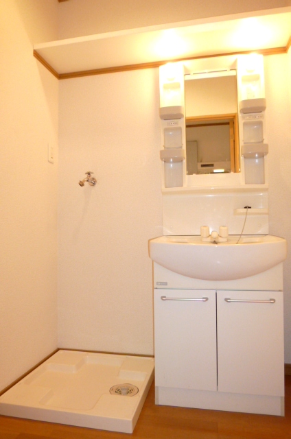 洗面設備　使いやすい独立洗面台です