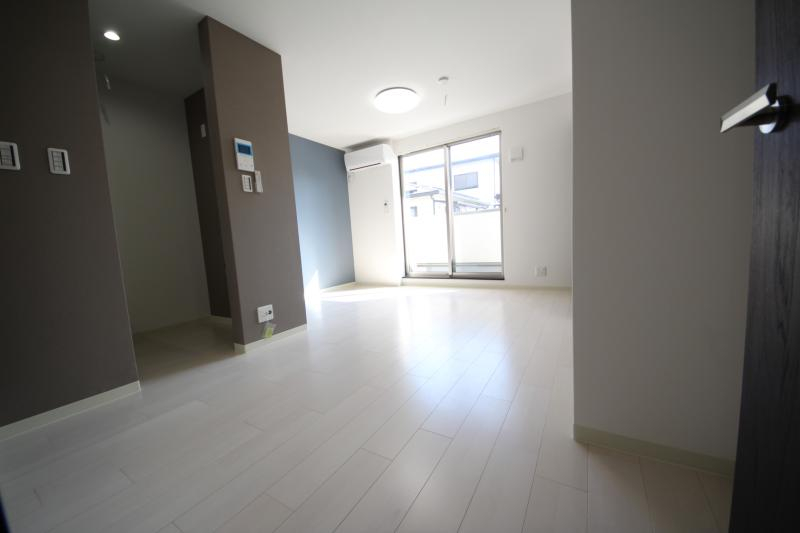 居室・リビング　こちらの居間で趣味の時間をお楽しみください