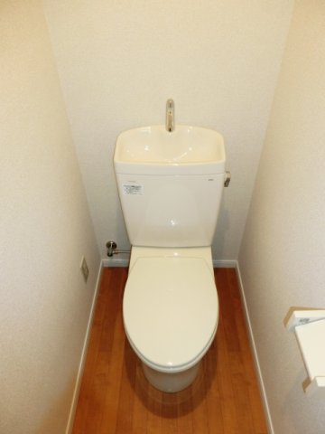 トイレ　バストイレ別に改装済み。