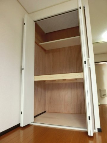 収納　押入れタイプの収納スペース。