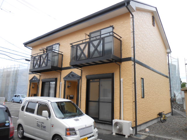 建物外観　玄関・バルコニー側を南東方向より撮影