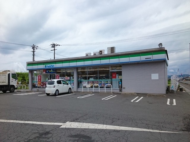 コンビニ　ファミリーマート倉敷鶴新田店（コンビニ）まで500m