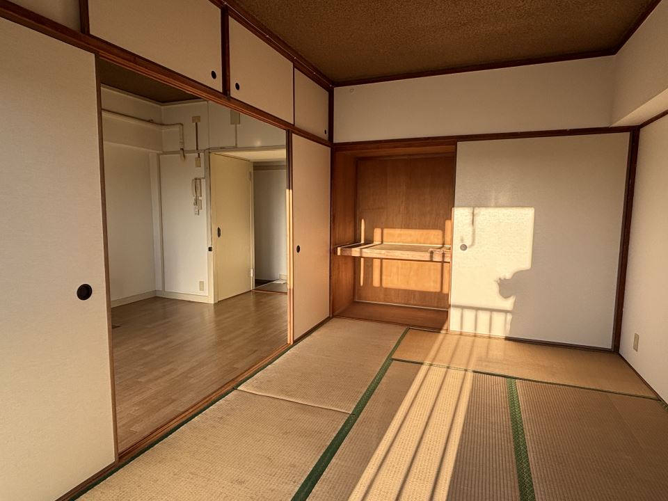 その他　和室６．０畳（ベランダ側）畳交換します