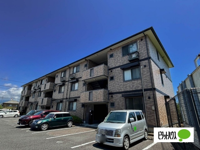 建物外観　駐車場