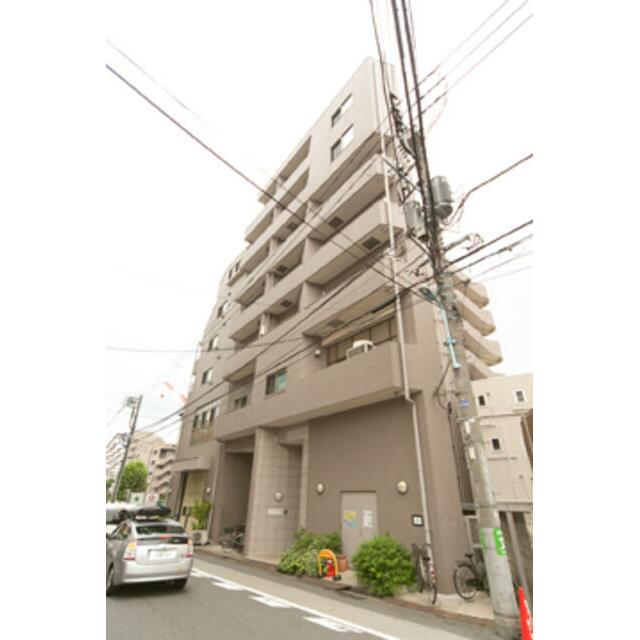 建物外観　鉄筋コンクリート造のがっちりとした建物。
