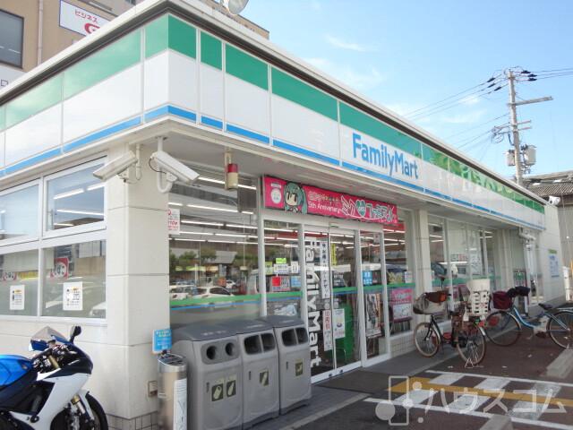 コンビニ　ファミリーマート 新高一丁目店（コンビニ）まで180m
