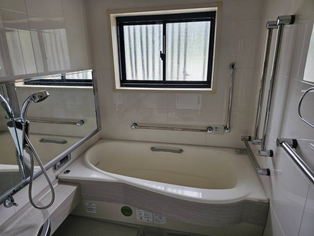 バス・シャワールーム　コンパクトで使いやすいお風呂です