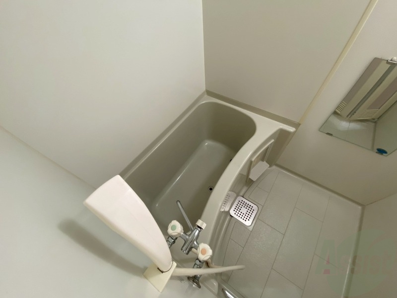 バス・シャワールーム　お風呂になります。一日の疲れを癒してくださいね。