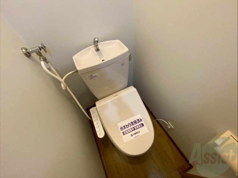 トイレ　こちらはトイレです。清潔感があり、安心して使用できます。