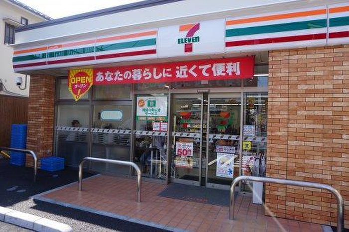 コンビニ　セブンイレブン 横浜山元町（コンビニ）まで206m