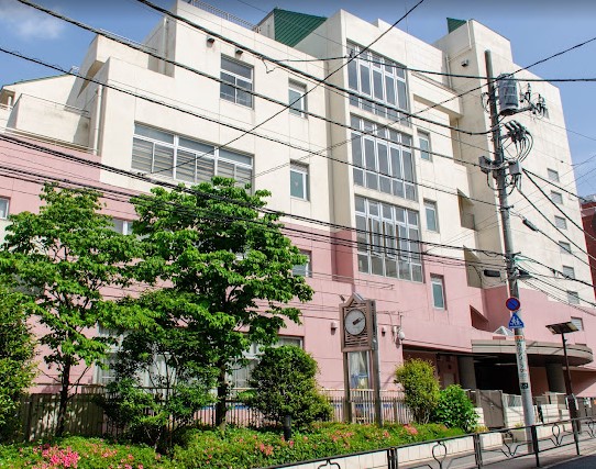 小学校　文京区立本郷小学校（小学校）まで592m