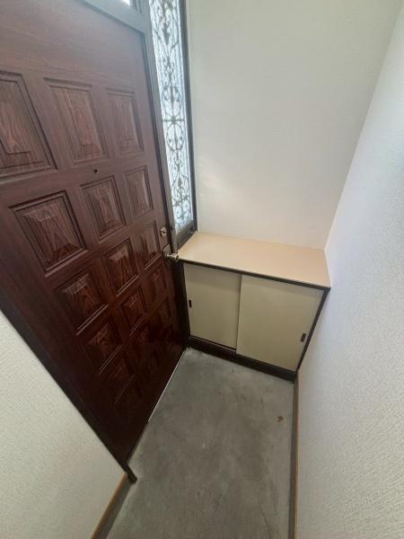 白石区北郷6-4 貸家の玄関写真