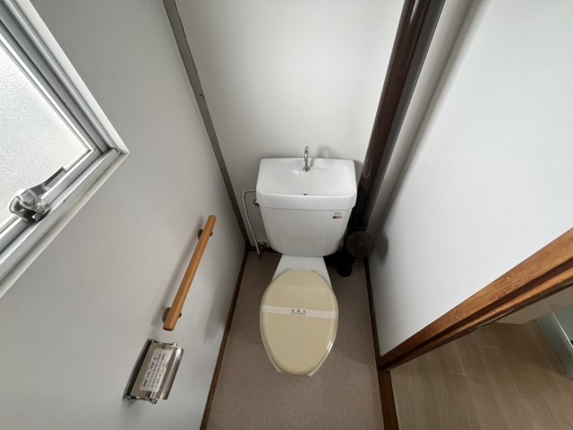 トイレ　※写真は他号室です