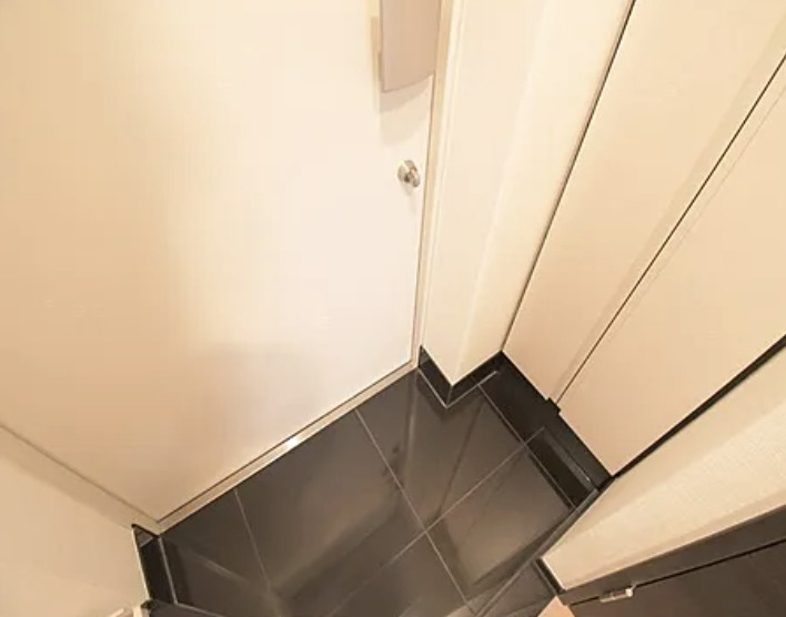 玄関　※別部屋の参考写真です。