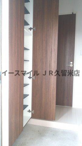 玄関　収納もある玄関です