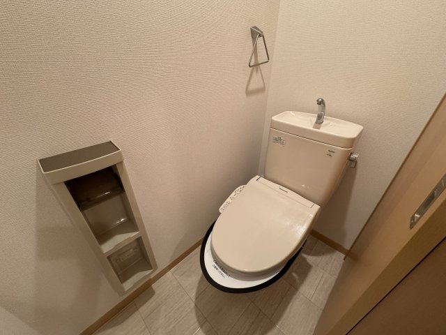 トイレ　※写真は同建物別部屋