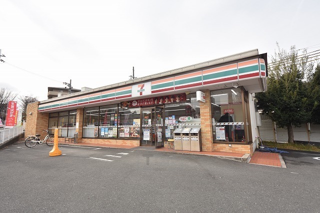 コンビニ　セブンイレブン　豊中上新田4丁目店（コンビニ）まで349m