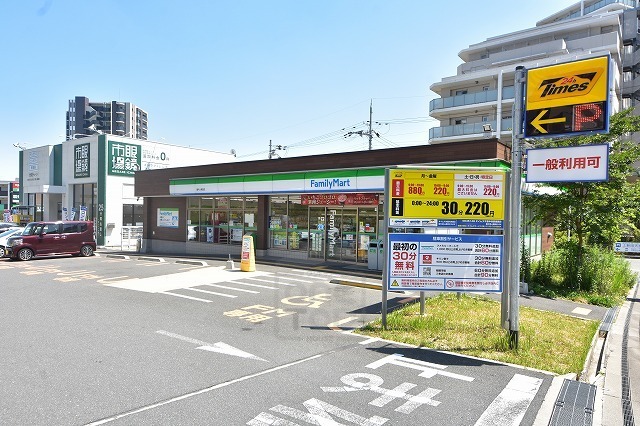 コンビニ　ファミリーマート　豊中上新田（コンビニ）まで449m