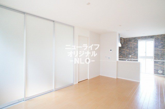 居室・リビング　12.9帖LDK　ご家族との会話が弾む対面式キッチンを採用☆