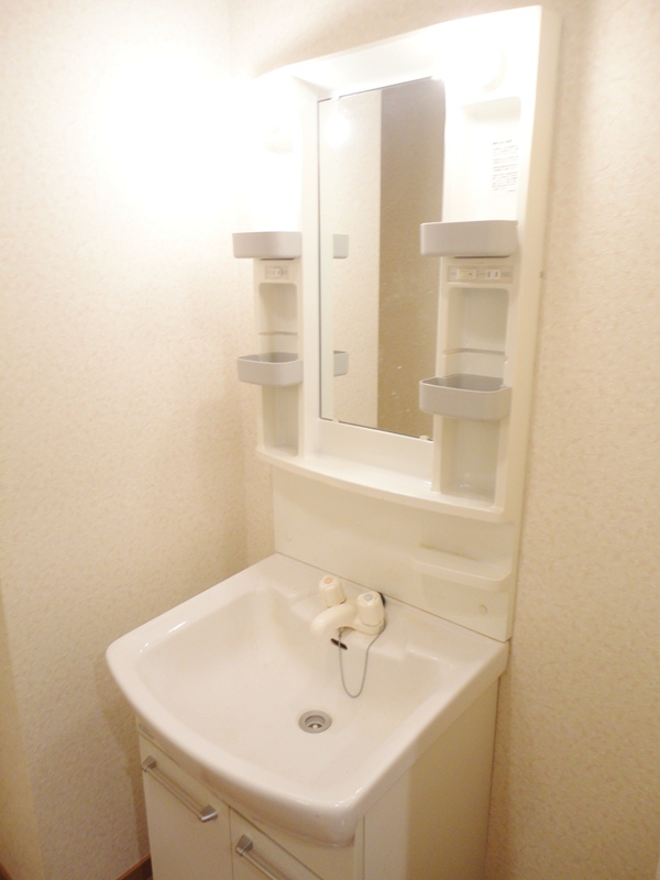 洗面設備　朝の身支度には欠かせない独立洗面化粧台