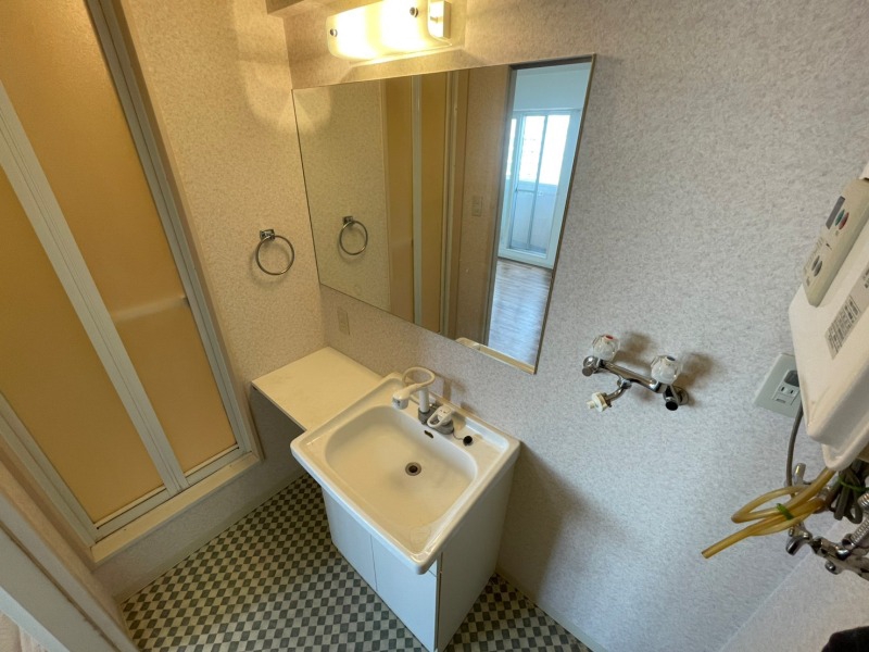 洗面設備　シャンプードレッサー。身支度はここでばっちりですね。