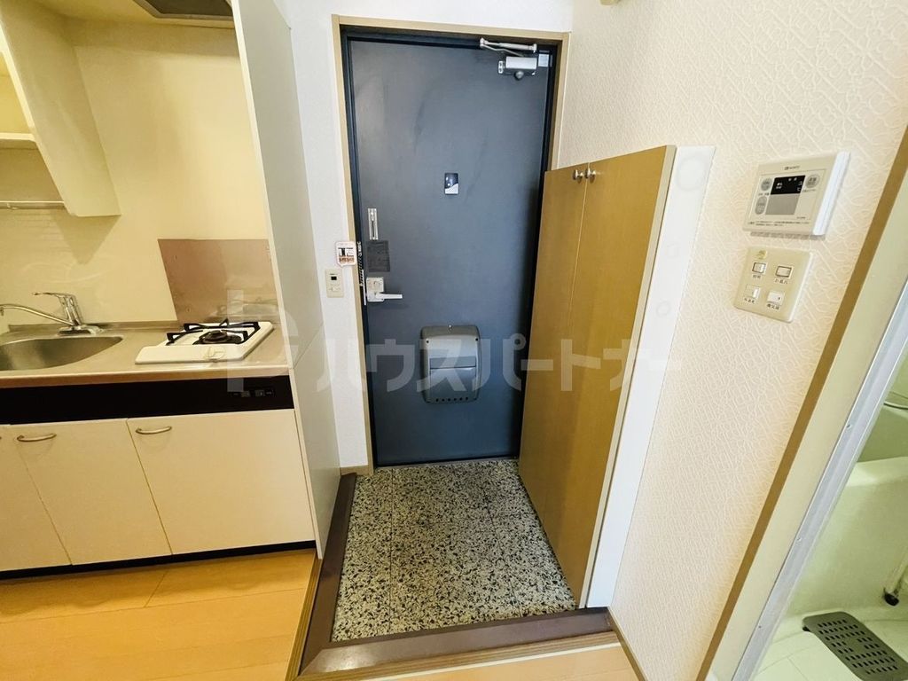 玄関　※別号室参考写真