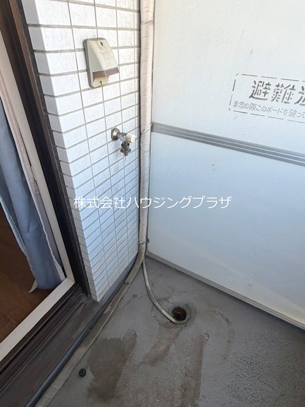 洗面設備　洗濯機置場（室外）