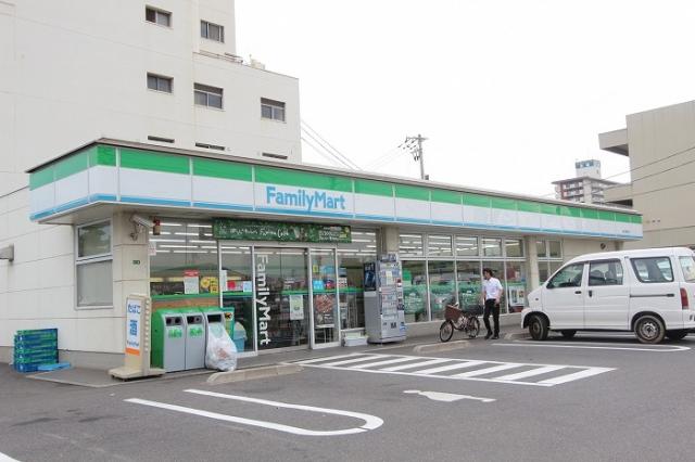 コンビニ　ファミリーマート高松松島町店（コンビニ）まで167m