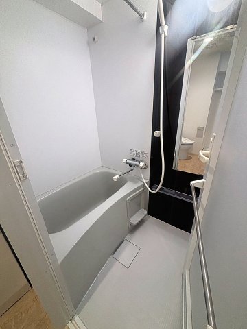 バス・シャワールーム　コンパクトで使いやすいお風呂です
