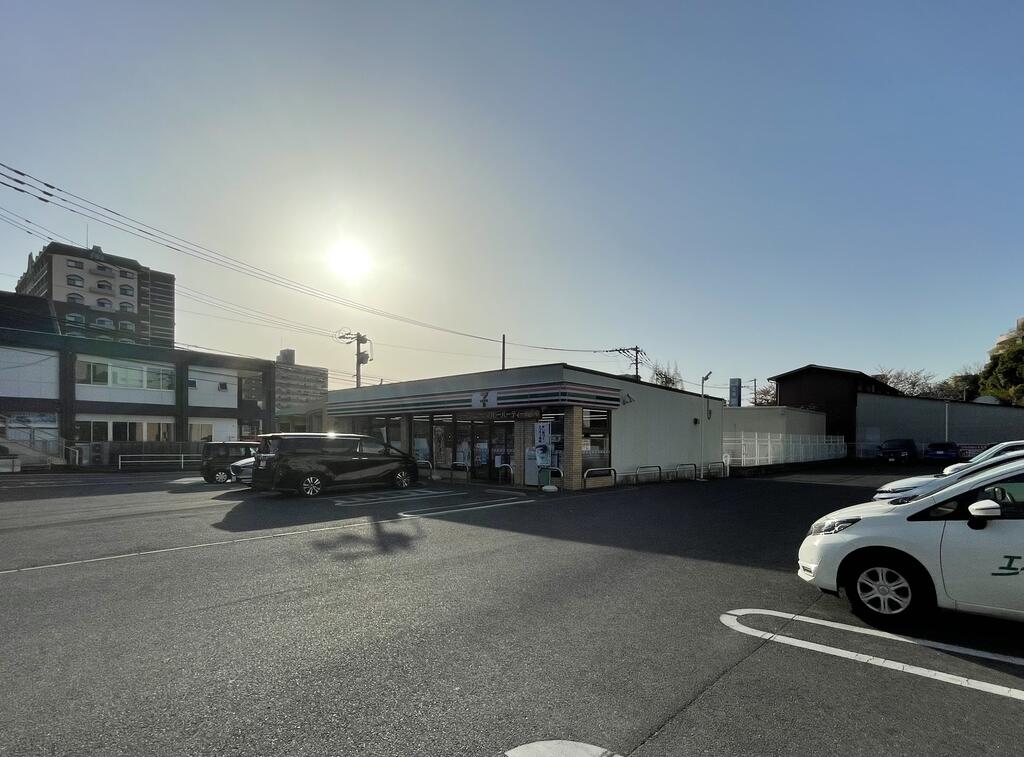 コンビニ　セブンイレブン八幡友田1丁目店（コンビニ）まで353m
