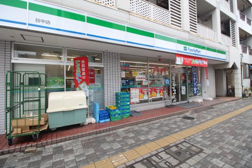 コンビニ　ファミリーマート　谷中店（コンビニ）まで121m