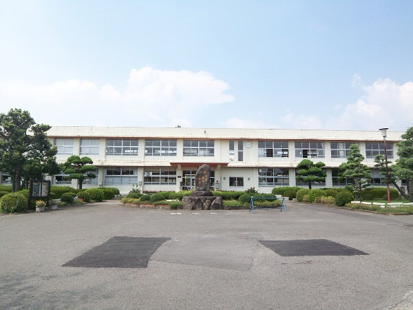 中学校　大村市立西大村中学校（中学校）まで372m