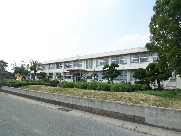 小学校　大村市立中央小学校（小学校）まで458m