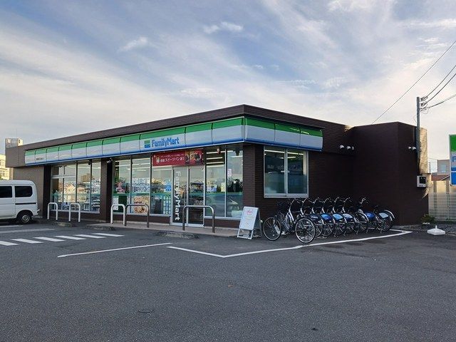 コンビニ　ファミリーマート（コンビニ）まで85m