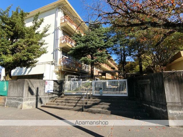 小学校　西小学校（小学校）まで300m