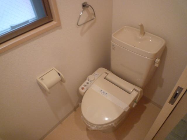 トイレ　ウォシュレット付きです。
