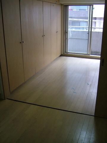 その他部屋・スペース　☆広々洋室・たっぷり収納☆