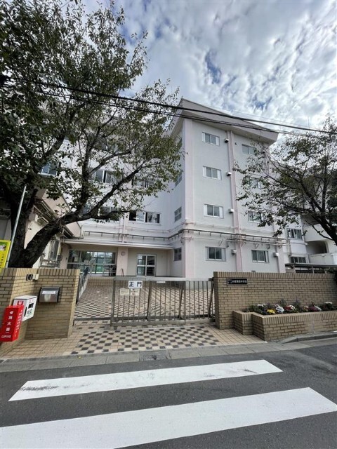 中学校　江戸川区立小岩第四中学校（中学校）まで891m