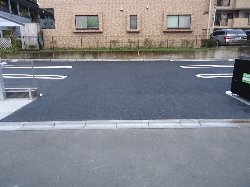 駐車場　先着順となります☆
