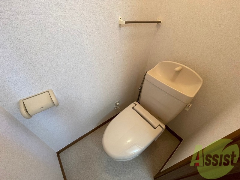 トイレ　こちらはトイレになります。タオル掛けられます。