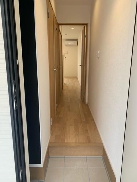 玄関　※掲載写真は同物件別号室の参考写真です。実際のお部屋とは間取