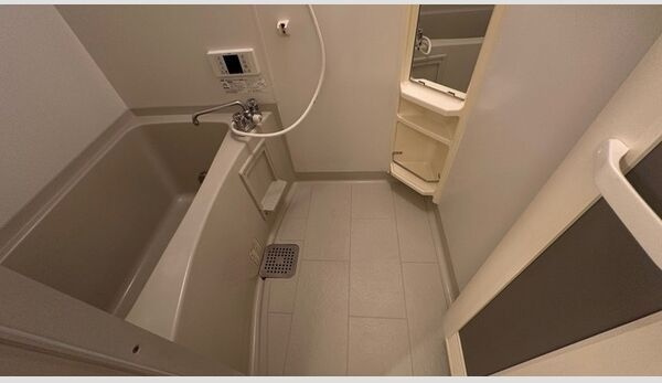 バス・シャワールーム　※写真は同じマンションの違う部屋のものになります。