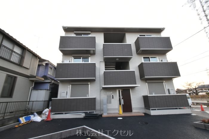 建物外観　最寄り駅徒歩圏内！１フロア２住戸の１LDKです。