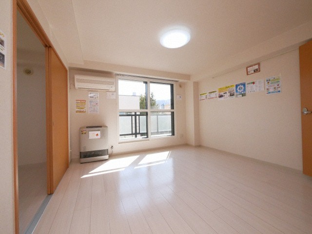 エポック南7条館の居間写真