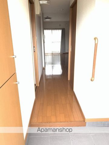 四国中央市 3階建 築16年の玄関写真