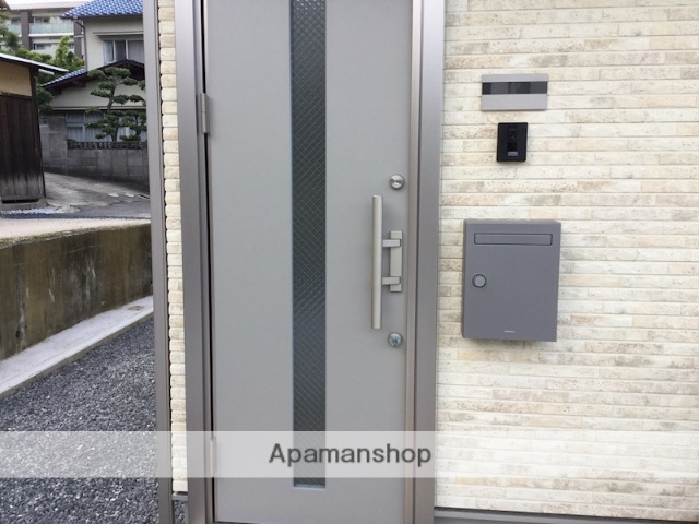中庄テラス Eの玄関写真